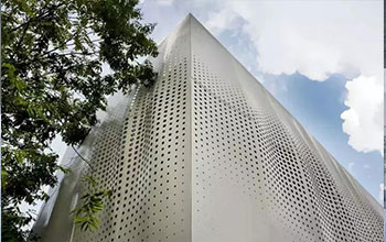Architectural Wire Mesh can be tensioned over the entire height of the facade